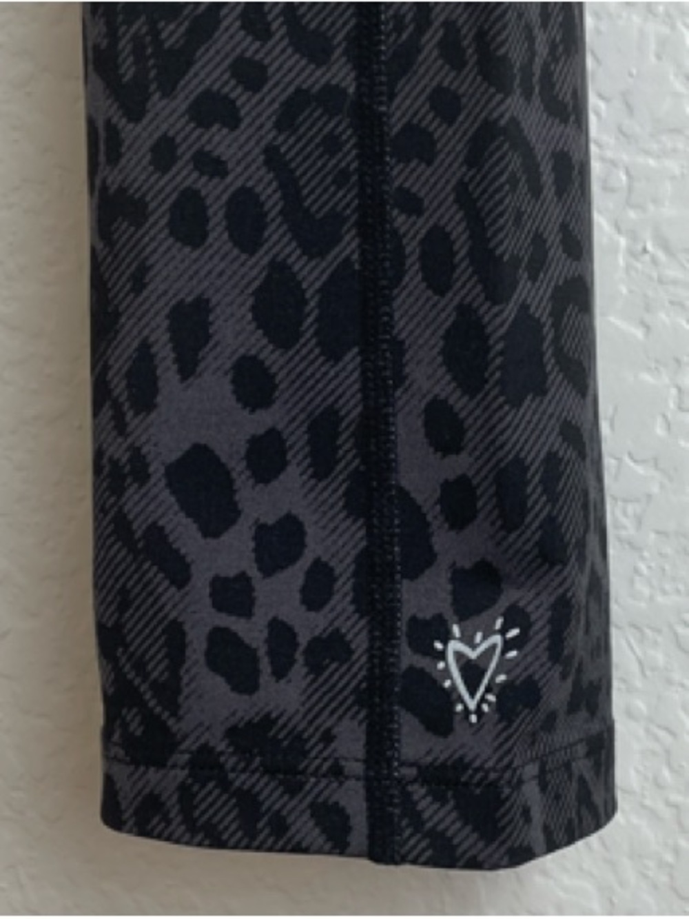 BETSEY JOHNSON • Black Leopard Print Leggings • Large - Picture 3 of 4